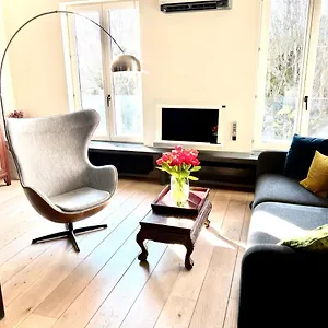 Appartement L'atique By Agelandkaai Be With Free Parking, Gent